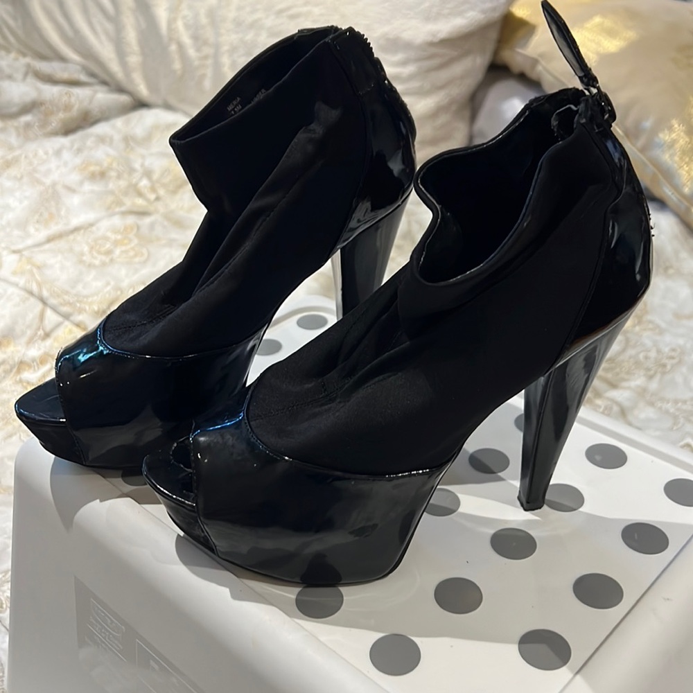 High heels platform,  I have cushion insoles,  they are supper comfortable